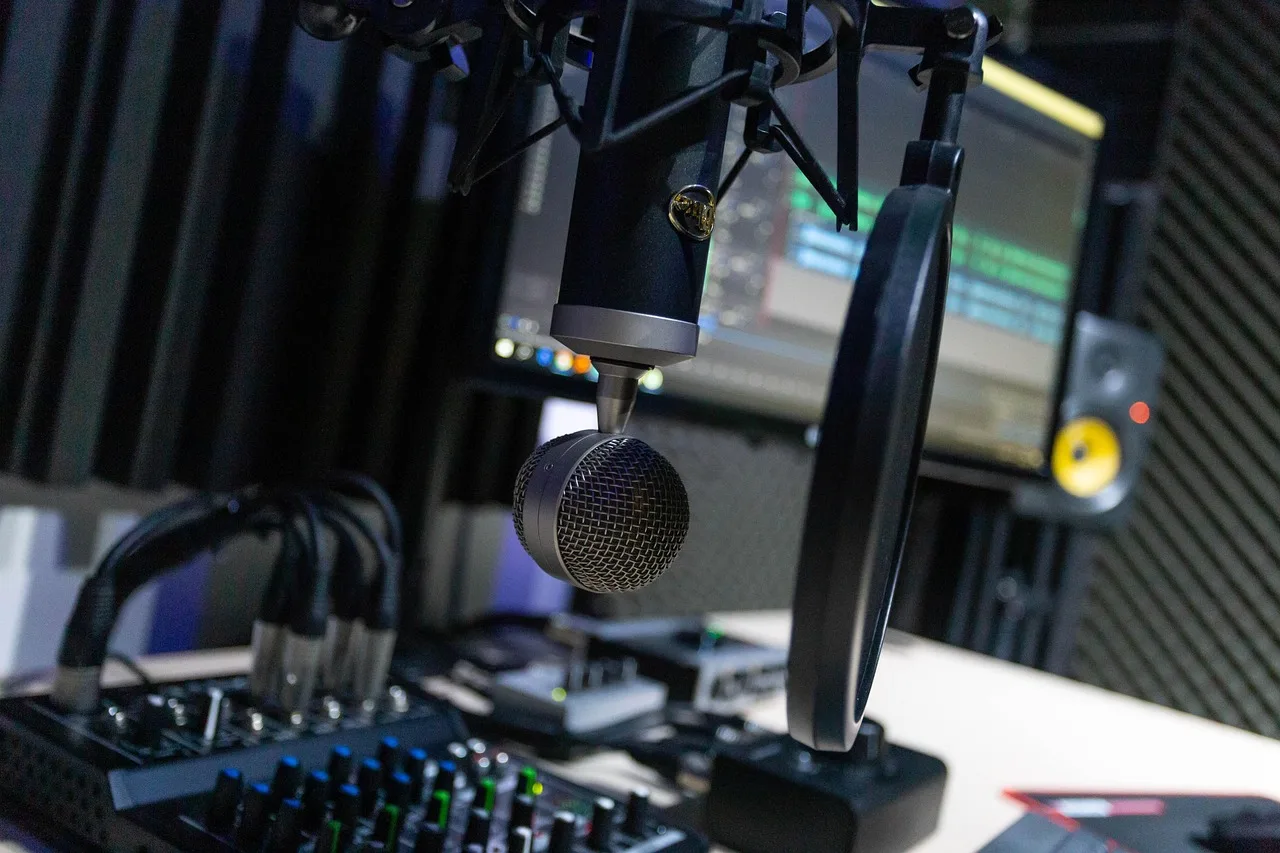 studio, microphone, rec, music, radio, audio, sound, mic, voice, speech, equipment, recording, sing, technology, entertainment, headphones, record, mixer, podcast, broadcast, blue music, blue microphone, blue radio, blue headphones, radio, podcast, podcast, podcast, podcast, podcast